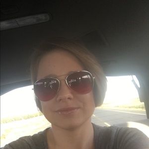 Meet your Posher, Andrya